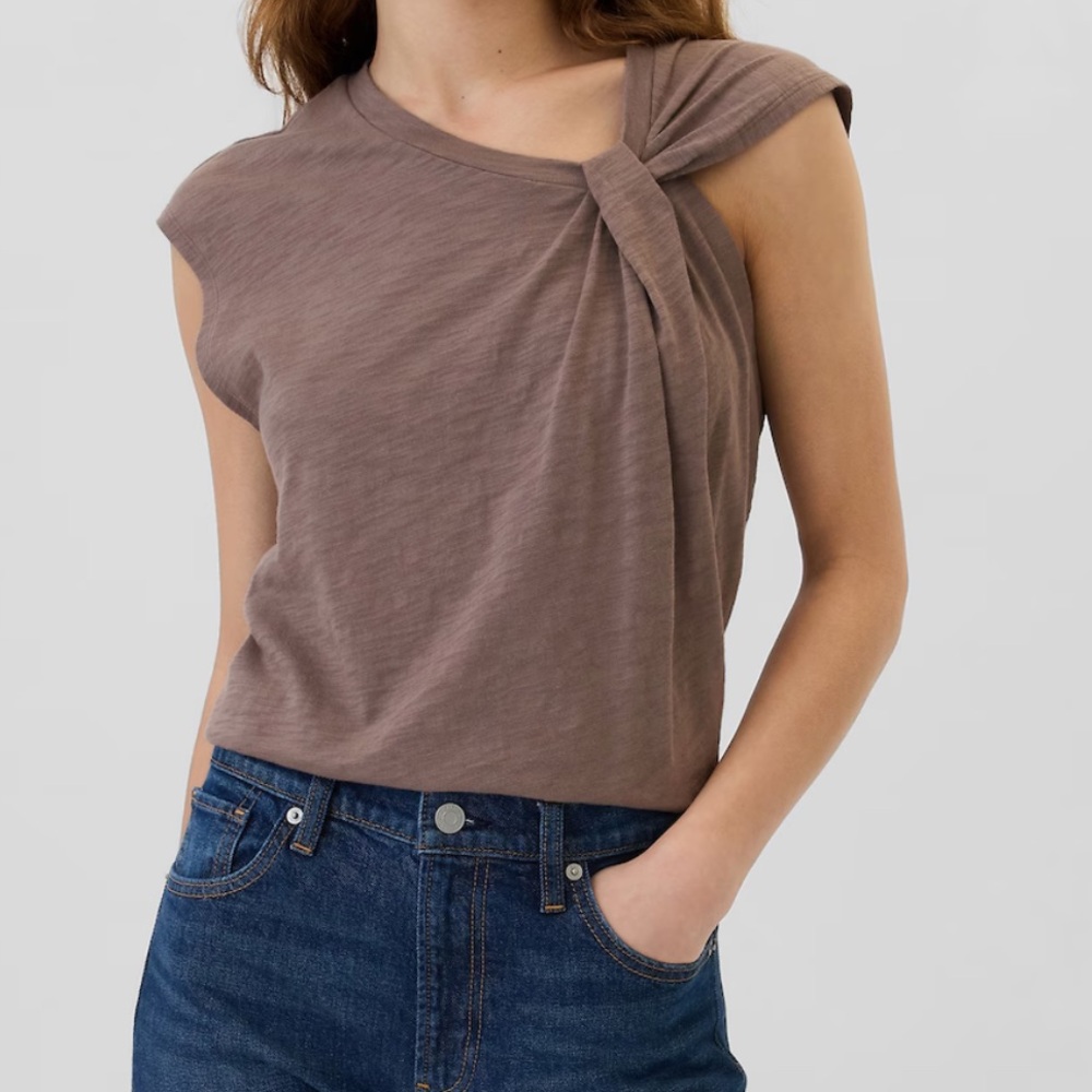 Gap sleeveless t shirt